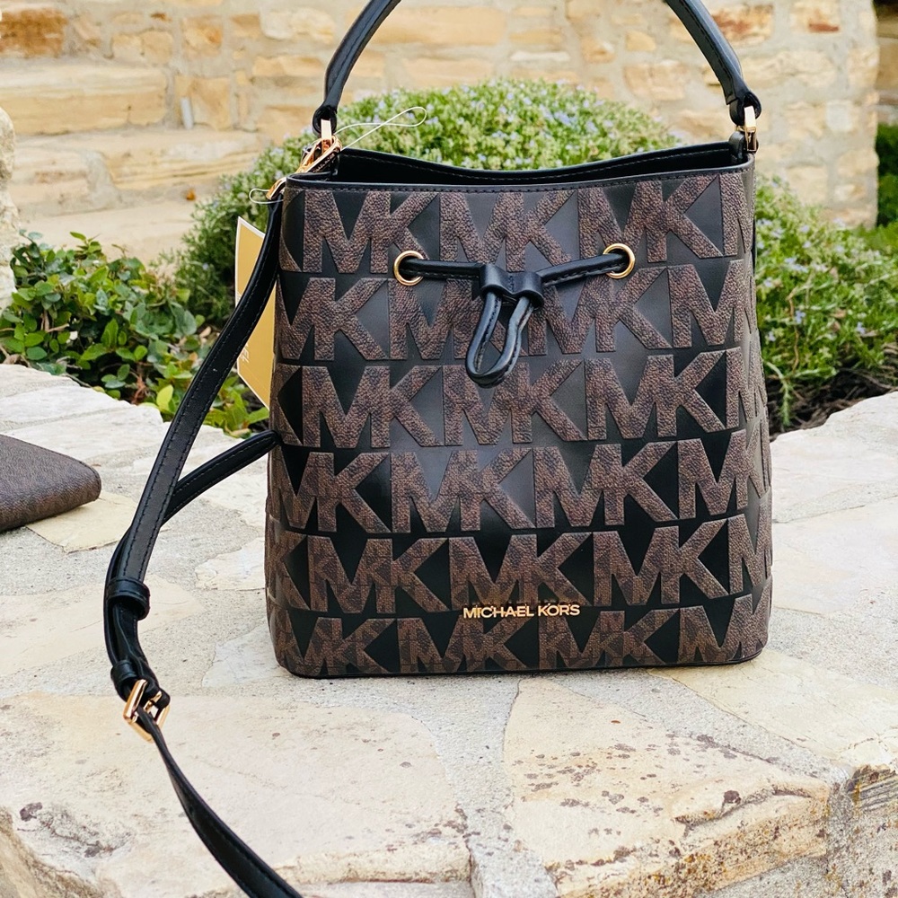 Michael Kors Suri MD messenger bucket bag&wallet - Picture 3 of 12
